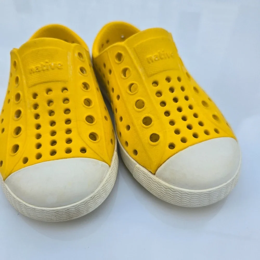Native Shoes,‎ Jefferson Child, Kids Lightweight Sneaker, Crayon Yellow C6